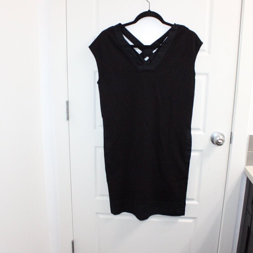 See By Chloe Black V Neck Shift Dress Wool Blend Bow Detail‎ on Back Midi Size 4